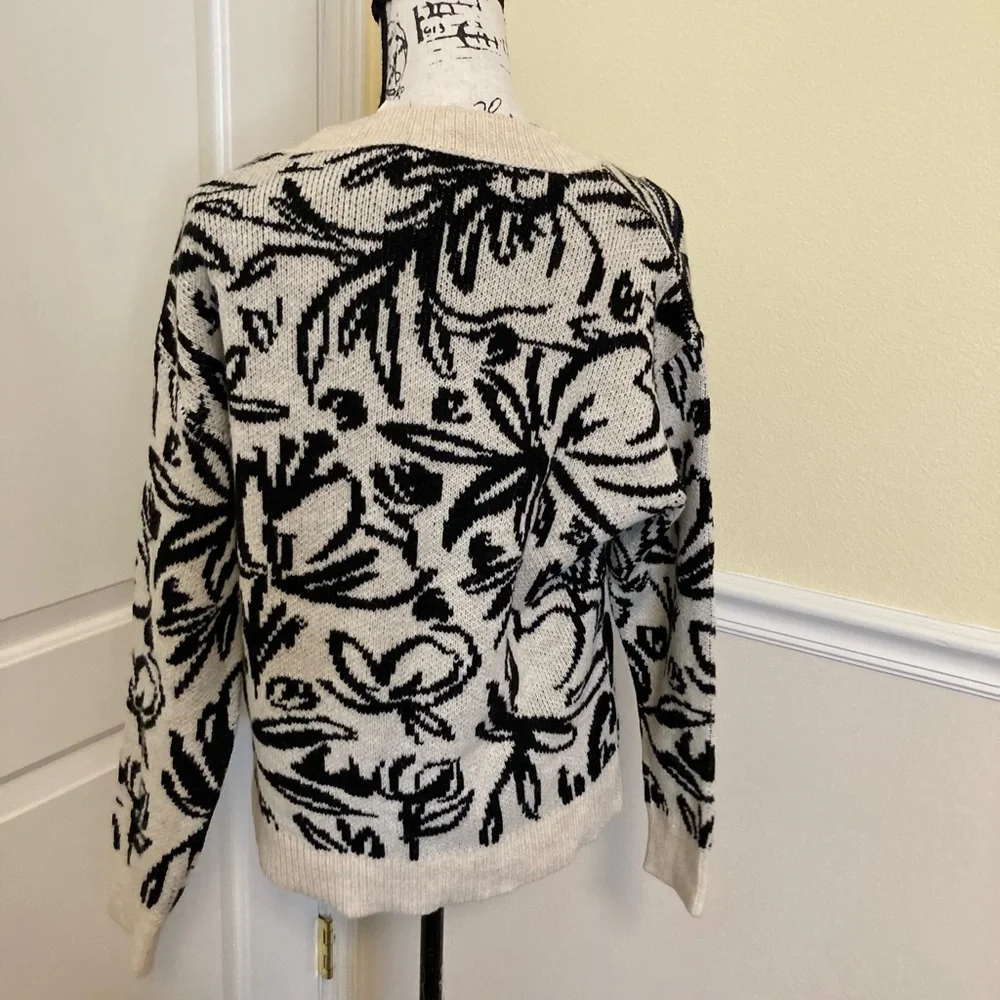 NEW ANTHROPOLOGIE FLORAL KNIT SWEATER